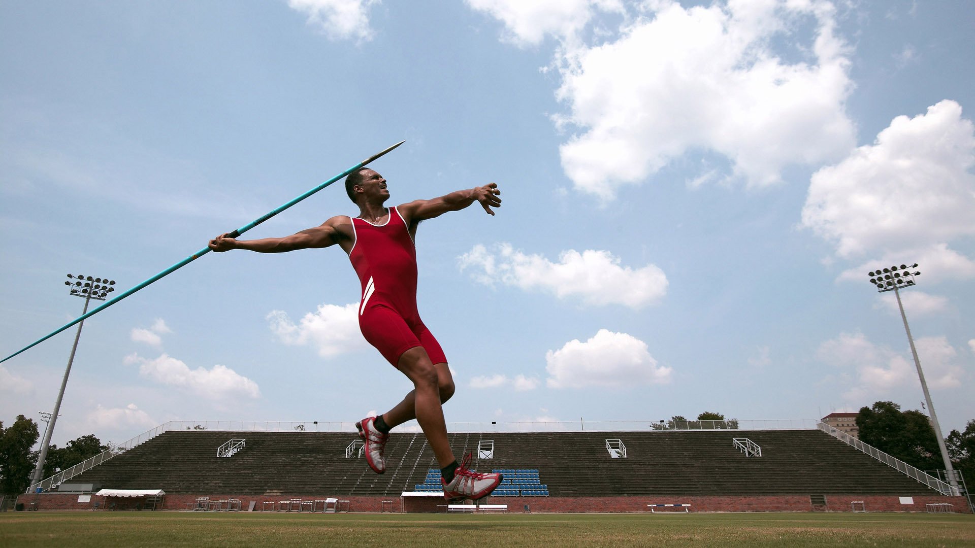 高尔作为袋鼠队关键球员，展现出极强的比赛适应能力，高尔夫袋鼠男装简介